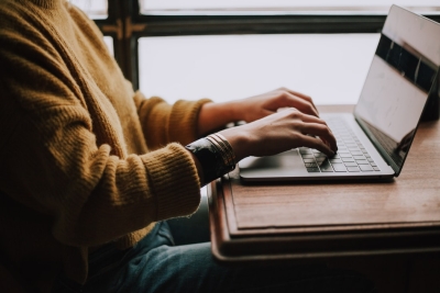 Langere tijd aan je laptop werken? Hier moet je op letten