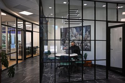 Waarom de collega die AI het best gebruikt straks jouw baan bepaalt