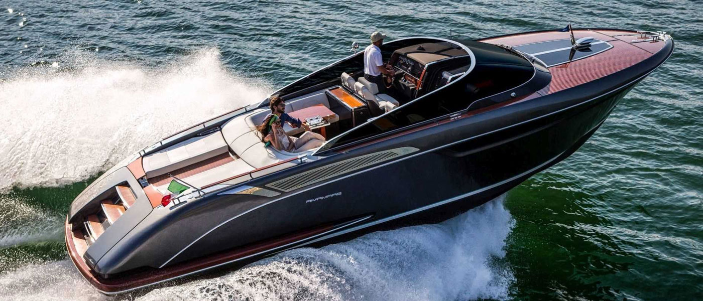 Razendsnel het water door in de Riva Rivamare Speedboat!